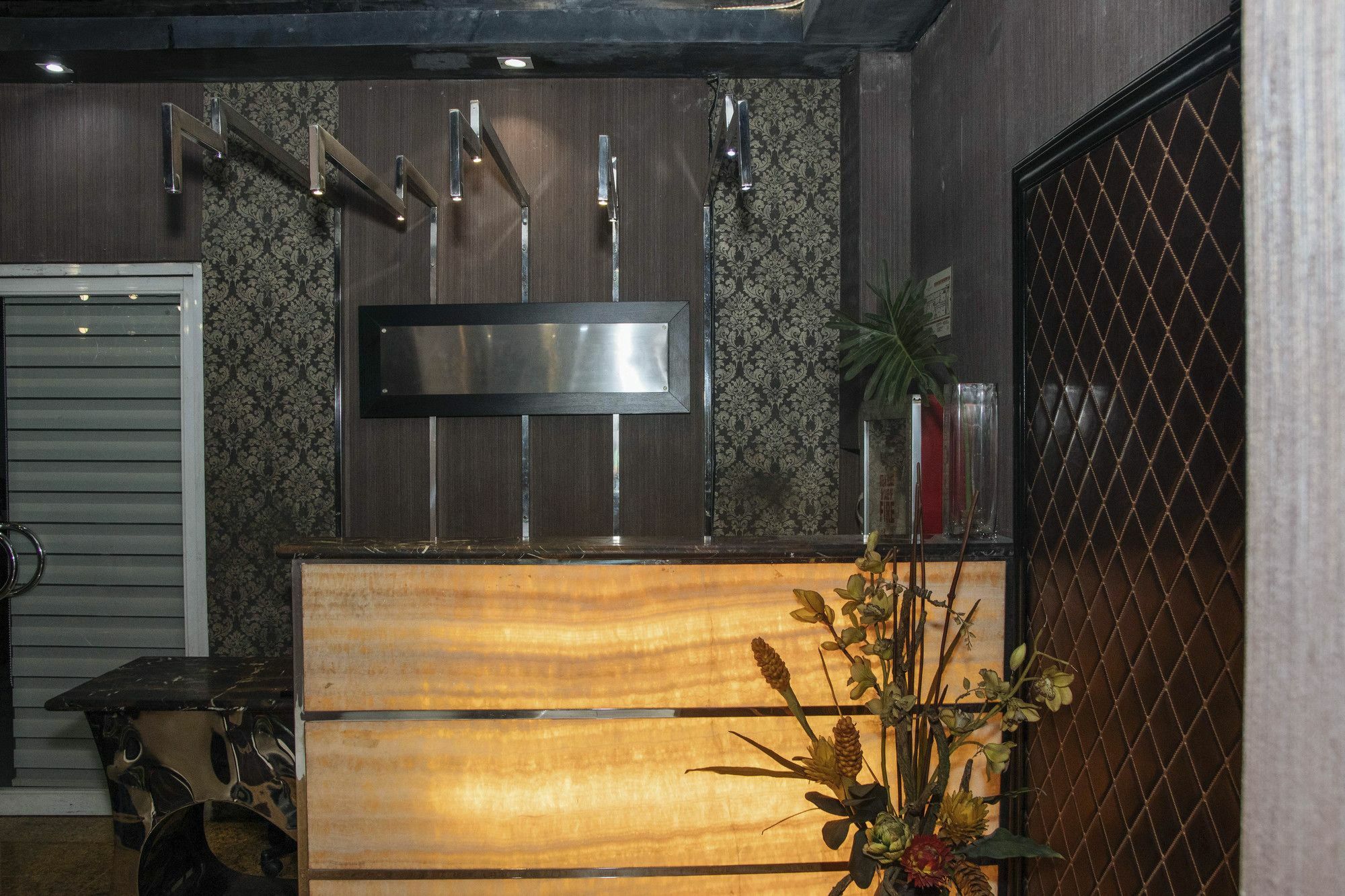 Reddoorz Plus @ Buendia Ave Makati Makati City Exterior photo